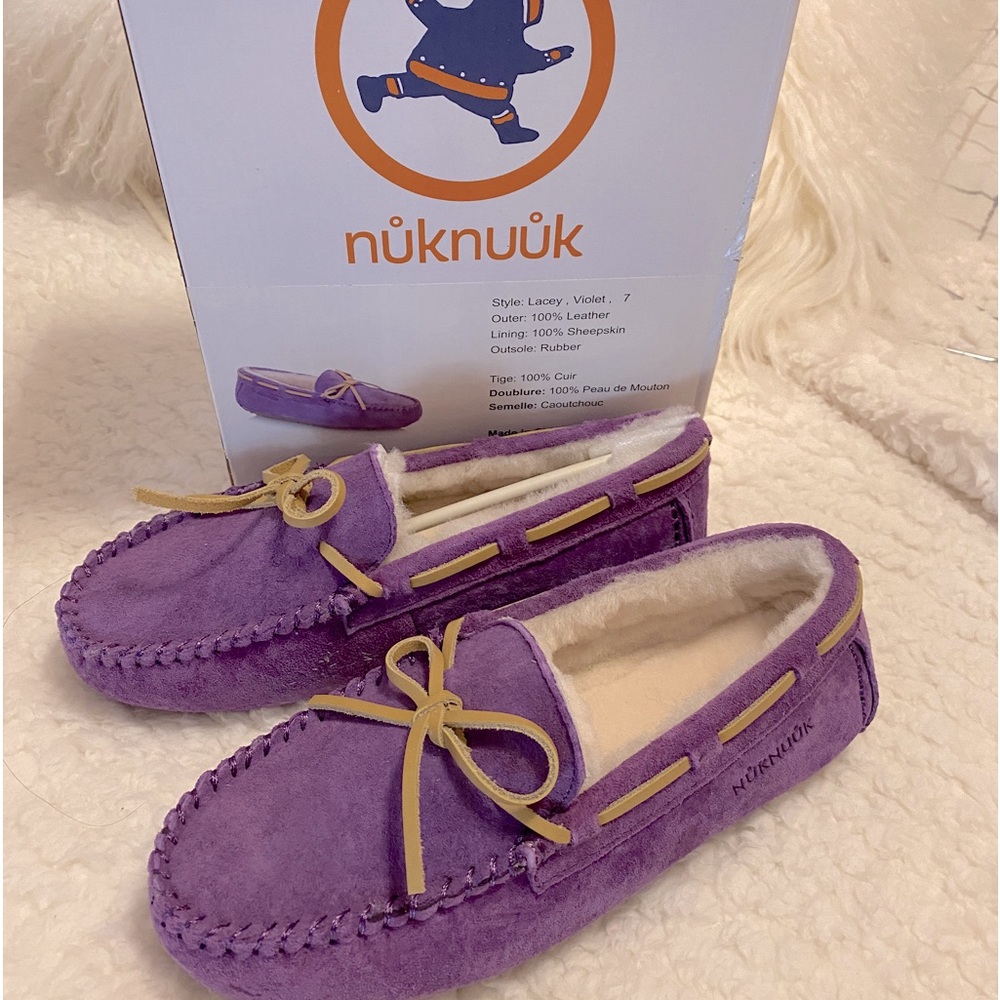 NUKNUUK Ladies Sheepskin and Leather.  Size 7. Brand new in box.